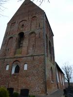 Suurhusen, Kirche