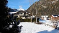 Blick vom Hotelzimmer auf die umliegenden Berge