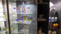 Ausstellungsstücke aus Glas un Kristall