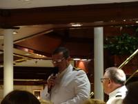 Kapitän beim Kapitäns-Dinner