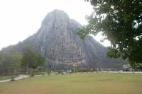 der wohl größte Buddha der Welt am Berg Kao Chinchan