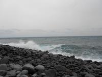 Wellen am Strand von Canico de Baixo