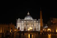 Petersdom bei Nacht