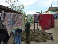 abendlicher Spaziergang durch ein Tharu-Dorf