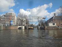 Eine der Grachtenbrücken in Amsterdam