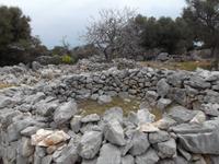 Rest einer Olivenpresse auf Pag