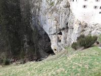 Eingang zum Höhlensystem von Predjamski Grad