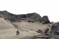 am schwarzen Strand an der Südküste