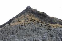 am schwarzen Strand an der Südküste