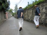 manchmal müssen die Korbschlittenführer den Schlitten ziehen