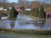 Wasserspiele im Park, Blick zum Pavillon 