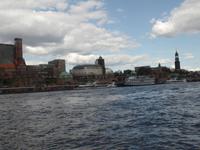 Blick zu den Landungsbrücken