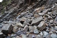 Unser Wanderführer versichert diese Steine lagen vor ein paar Tagen noch nicht hier