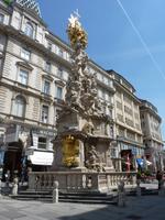 Wiener Pestsäule ist eine barocke Dreifaltigkeitssäule am Graben