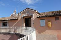 Souvenirladen auf dem Dach des Langschiffes der Peterskirche