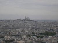 Blick vom Eiffelturm auf den Montmartreberg