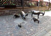 Denkmal zu Ehren der geschlachteten Tiere vor den Fleischerbänken