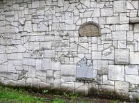 An der Friedhofsmauer im jüdischen Viertel in Kazimierz