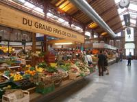 Gemüsestand in der Markthalle