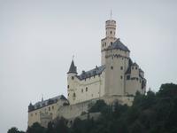 Die Marksburg hoch über dem Rhein