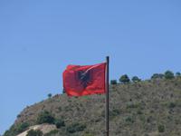 Korfu, Albanienausflug, Butrinti, albanische Flagge
