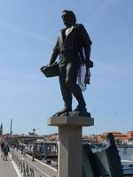 Skuptur (Darstellung Fischer)  an der Brücke nach Chioggia