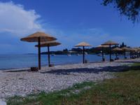 Spaziergang am Stand von Dassia, Hotel Chandriss