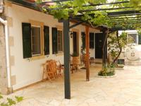 Im Frauenkloster in Agios Athanasiou