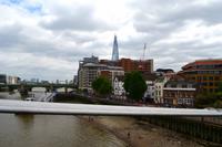 113 London, Shard Tower und Globe Theatre von der Milleniumbridge