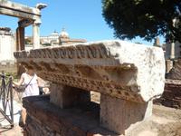 Nicht viel ist vom Haus der Vestalinnen übrig geblieben, die Überreste werden aber dort ausgestellt