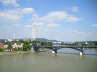 Blick auf das höchste Gebäude der Schweiz - 181m