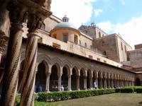 Kathedrale Santa Maria Nuova -Kreuzgang