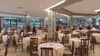 25.05.15: Restaurantbereich des Fiesta Hotel Athenee Palace in Campofelice di Roccella
