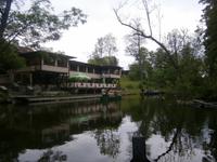 Eine Ferieneinrichtung am Fluß