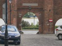 Blick durch ein Stadttor zur Weichsel