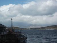 Hafen von Oban mit Blick nach Mull