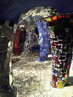 Tarotgarten von Niki de Saint Phalle und Team bei Capalbio, Säulen im Kaiser/Herrscher