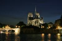 Notre Dame in Paris bei Nacht