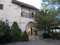 DSCN2242  Eingang zum Chrysorrooogiatissas Kloster