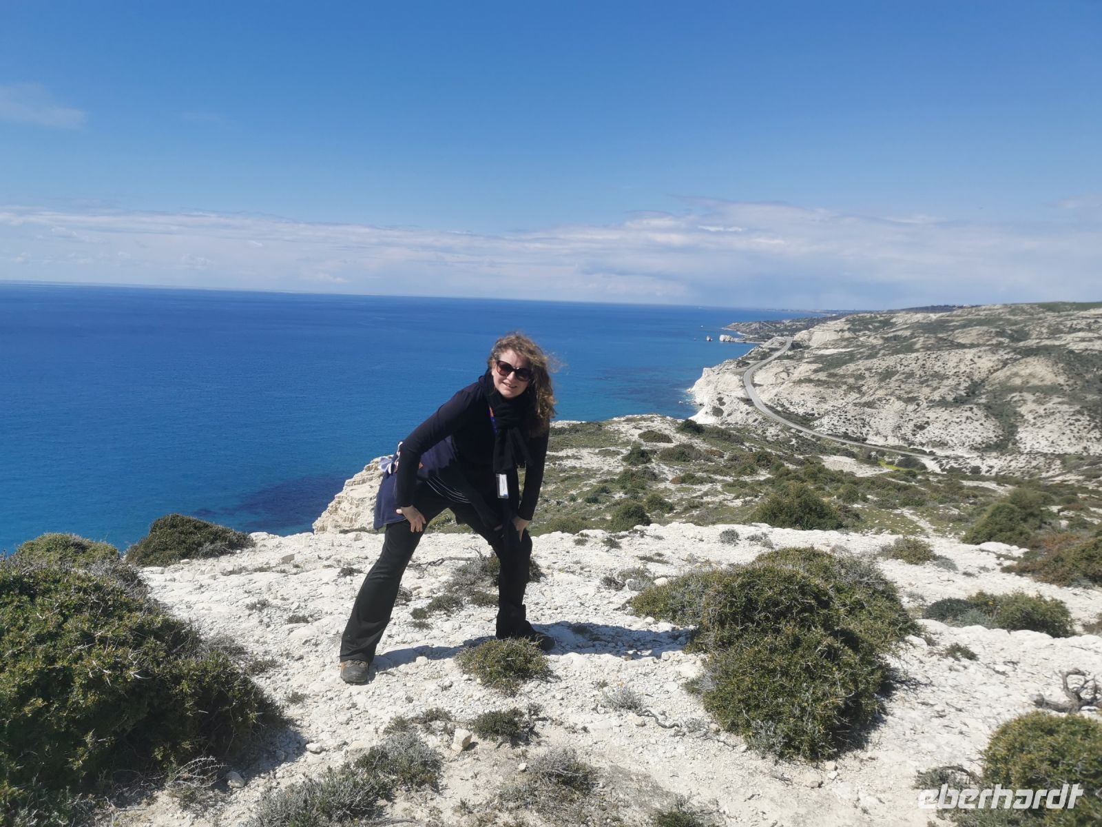 Simone vor dem türkisfarbenen Mittelmeer