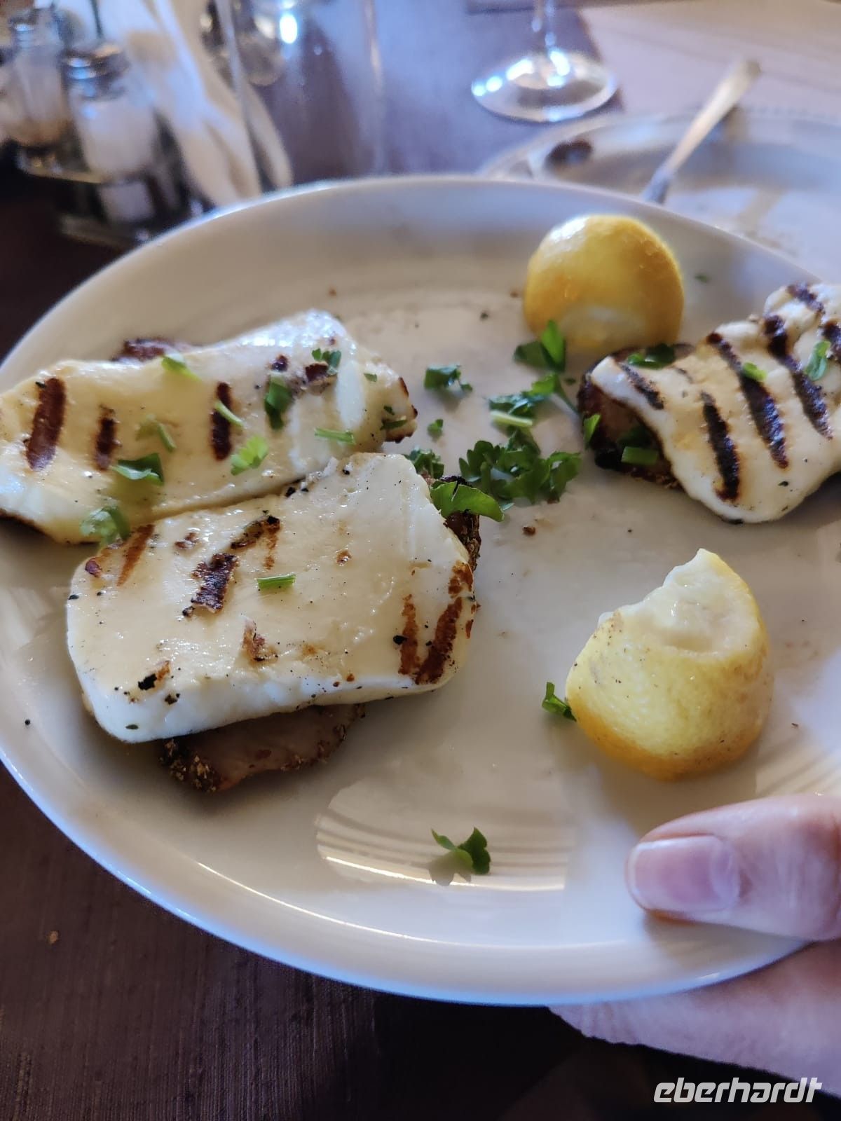 Halloumi-Käse auf Schinken