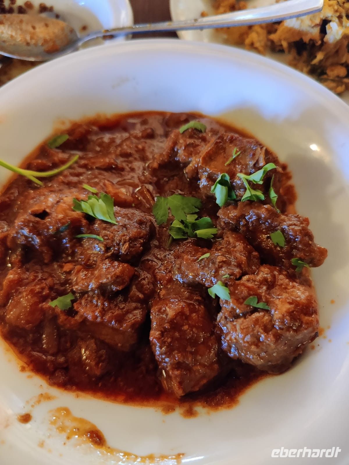 Rindfleisch in pikanter Sauce mit Petersilie, Taverne auf der Akamas Halbinsel