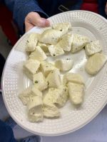 Halloumi, frisch aus dem Kessel