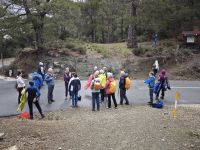Reisegruppe bei einem Zwischenziel zur Scheunendachkirche &ndash; &copy; Peter Walther (Eberhardt TRAVEL)