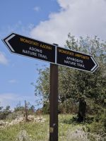 Wegweiser am Adonis Trail, Akamas Halbinsel, Zypern &ndash; &copy; Peter Walther (Eberhardt TRAVEL)