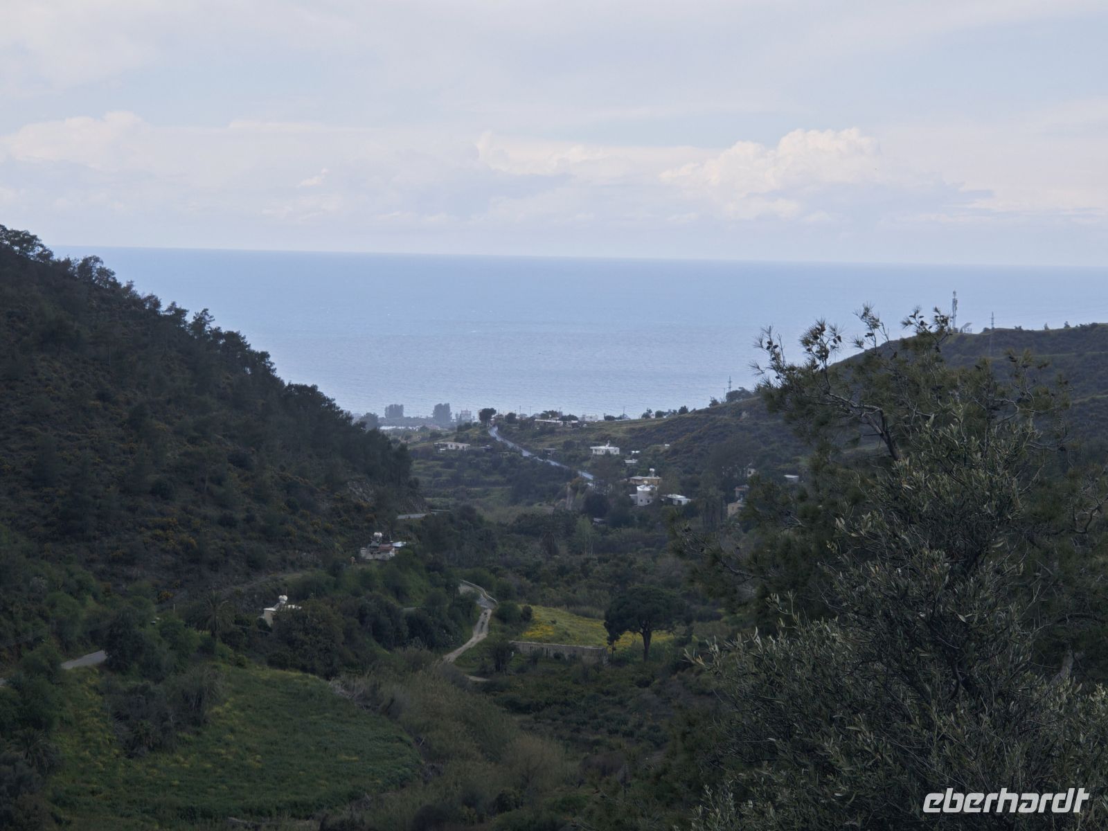 Ausblick vom Bachdurchquerung auf dem Gialia Nature Trail bei Gialia, Zypern &ndash; &copy;  (Eberhardt TRAVEL)