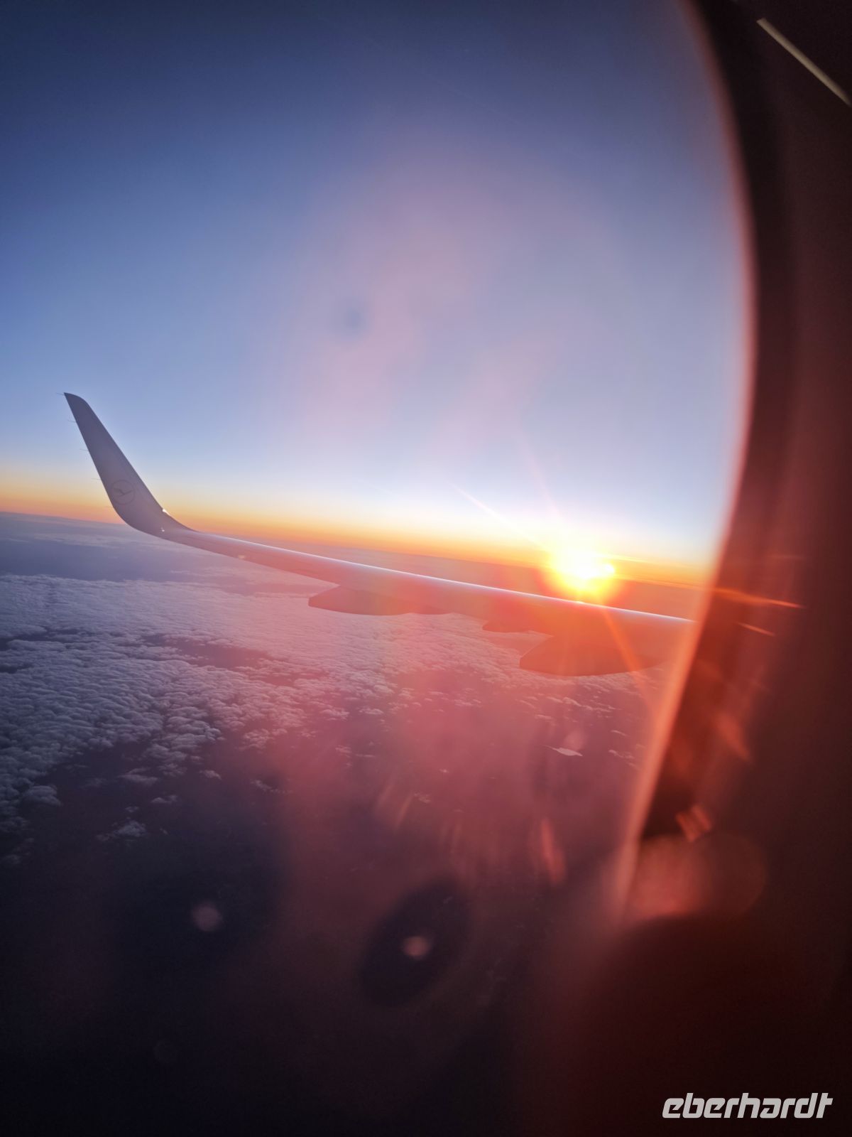 Heimreise aus Zypern; Sonnenuntergang über Deutschland &ndash; &copy;  (Eberhardt TRAVEL)