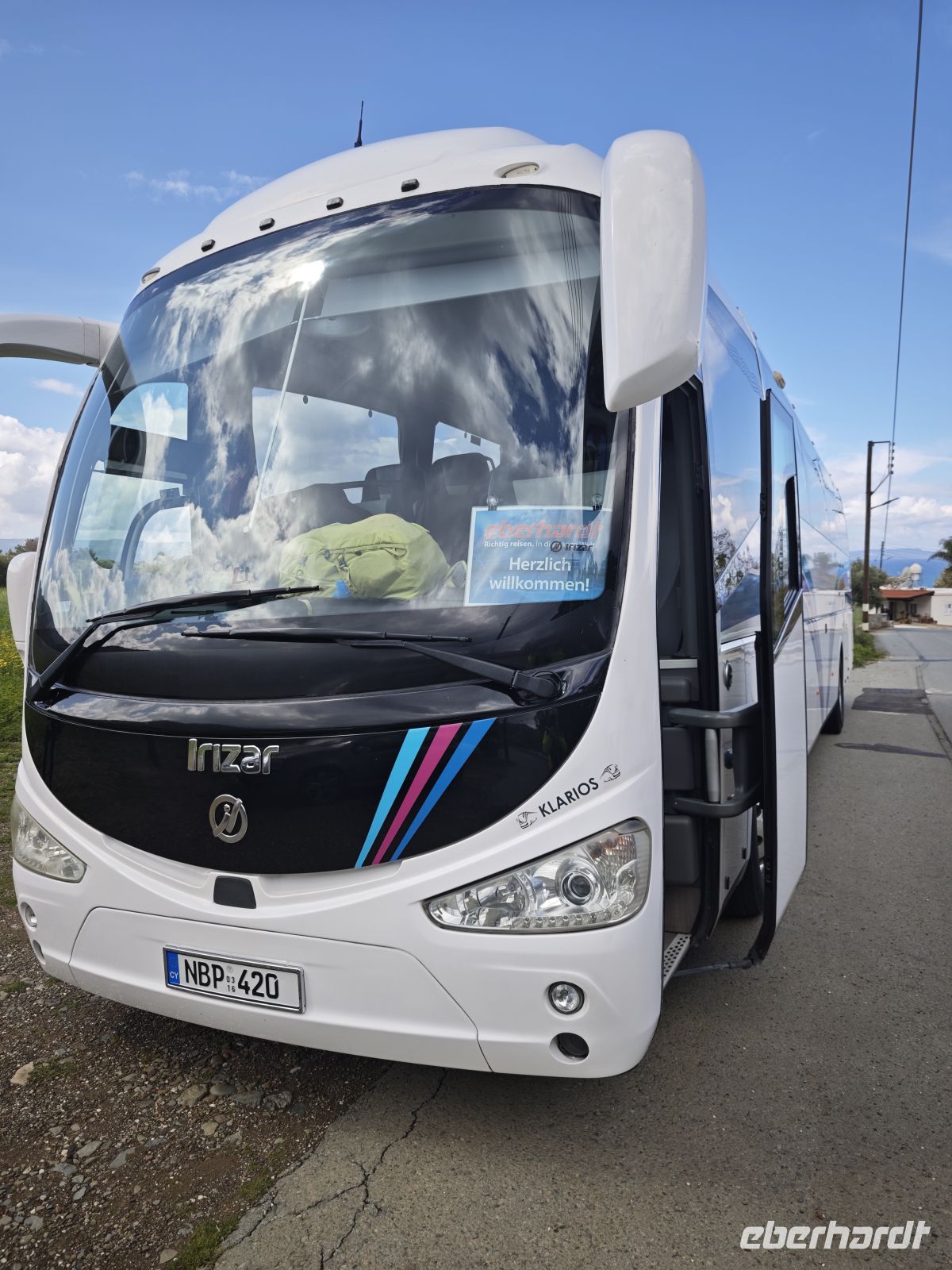 Unser Bus auf Zypern, bereit zur Weiterfahrt zum Flughafen auf Zypern &ndash; &copy;  (Eberhardt TRAVEL)