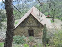 Troodosgebirge - wir wandern von Scheunendachkirche zu Scheunendachkirche