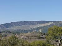 Blick auf die ehemaligen Asbestbrüche unterhalb des Olympos
